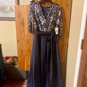 NEW WITH TAGS Jessica Howard Missy Ballroom Formal Gown, NAVY, SZ 12